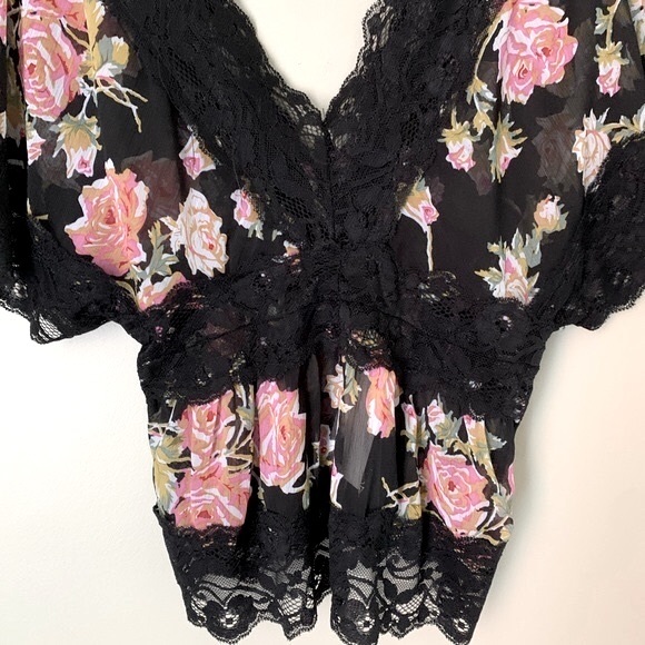 Seductions XS deep V floral lace top - Picture 11 of 11